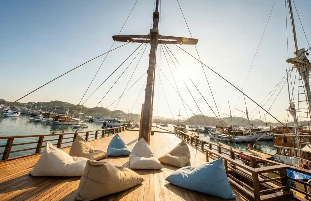 Sundeck Area Naturalia Cruise Phinisi | Luxury Yacht Charter Komodo | Boat Komodo Trip