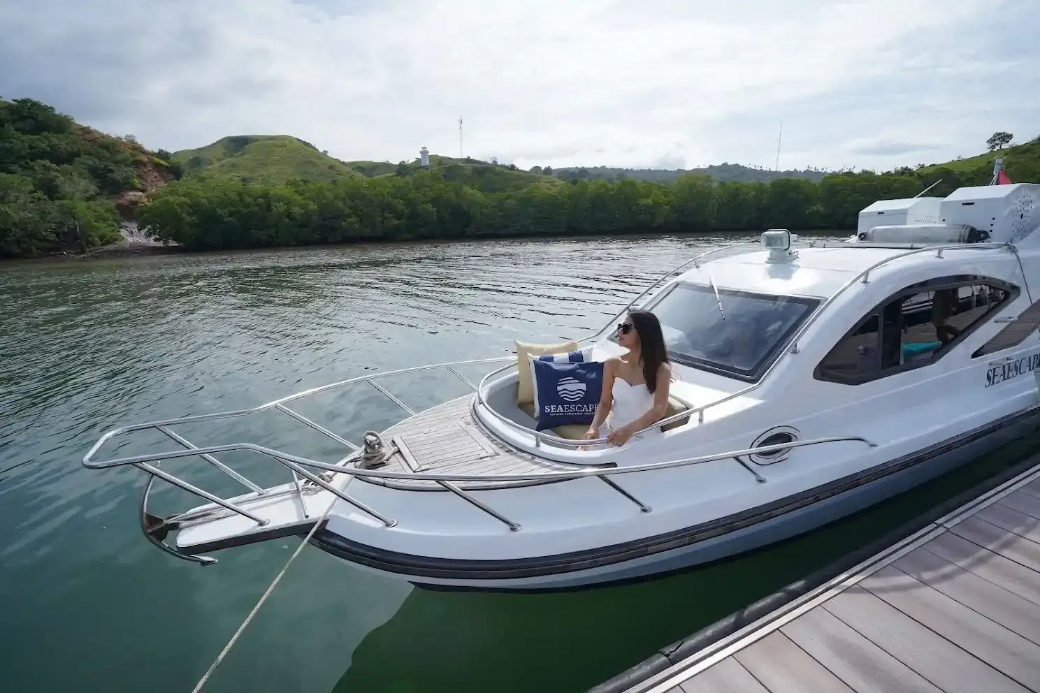 Sea Escape Aero Speeboat Charter Front Deck | Boat Komodo Trip