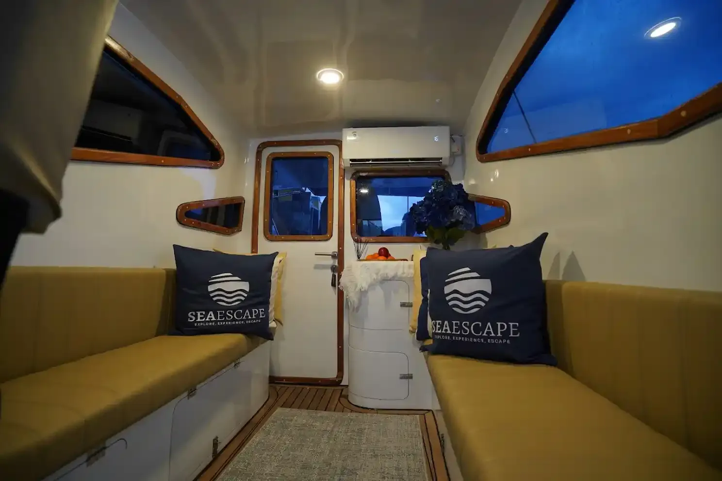 Sea Escape Aero Speeboat Charter Interior | Boat Komodo Trip